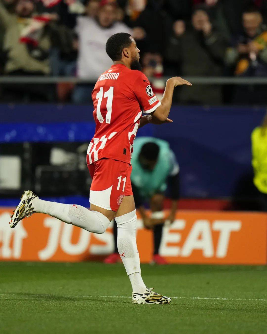 开云-关键时刻德甲焦点战，马德里竞技绝杀压哨，更衣室稳定，年轻球员得到机会(马德里1987德国电影)